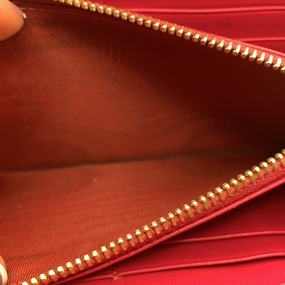 Authentic Miu Miu Long Wallet Patent Leather Zipp… - image 6